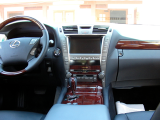 Illustration for article titled Lexus Self Parking Car Video and Review